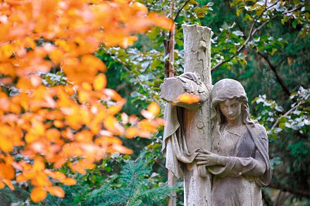 Figur an einem Grab auf dem Friedhof in Hannover-Stˆcken am 06.10.2010.